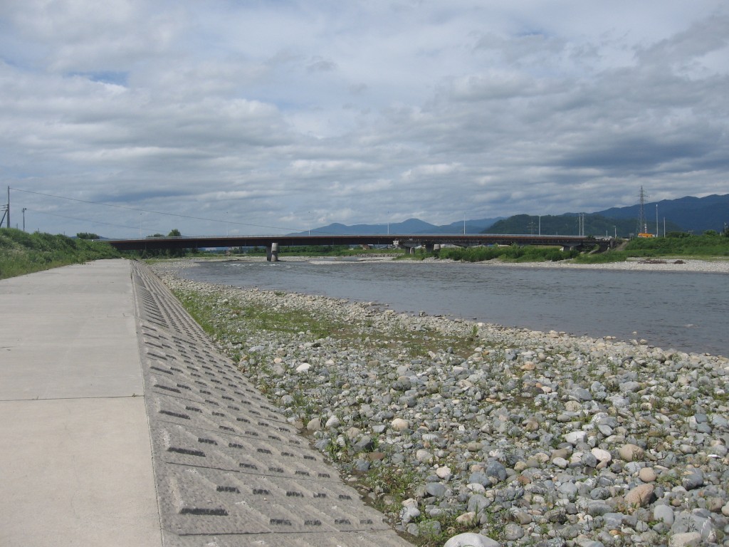 河川状況と河床耕耘地点の調査捕獲 006